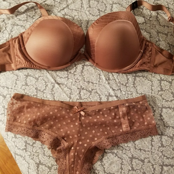 Victoria Secret - Very Sexy Bra & Panty Set - Picture 8 of 12